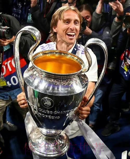 莫德里奇缅怀马拉多纳：你是足球世界的伟大天才